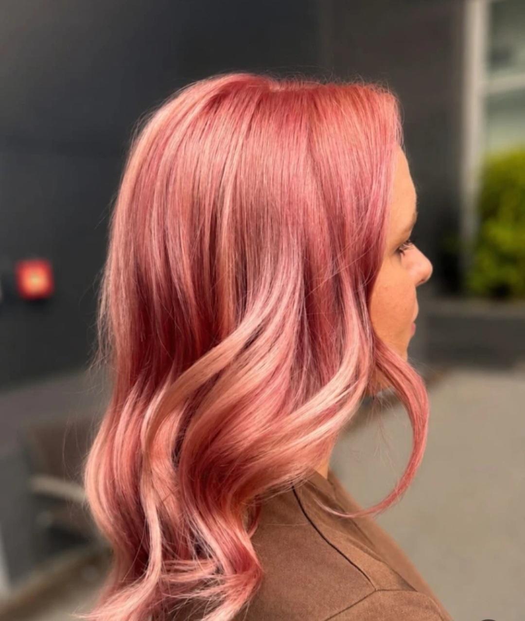 Bojanje cijele dužine + fen frizura - duga kosa - Hair concept Plaza, Zagreb Bojanje kose Frizerski saloni Bojanje kose, Zagreb, Maksimir
