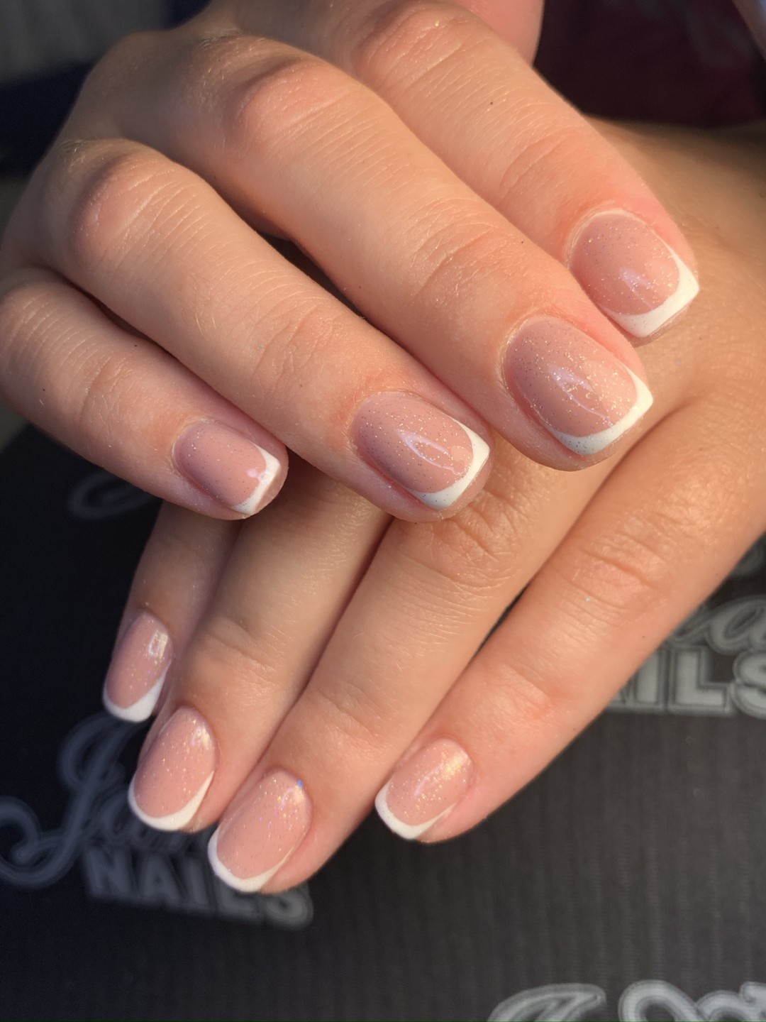 Mint Beauty Boutique #zagreb Tretmani ruku Manikura + Gel lak