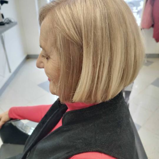 Silvija #zagreb Pramenovi Pramenovi na foliju + fen frizura + šišanje - kratka kosa