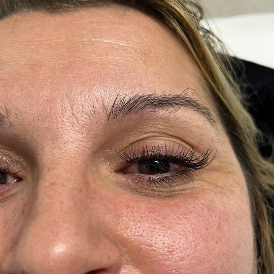 Glow Differently #zagreb Nadogradnja trepavica Ugradnja klasičnih trepavica