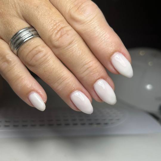 Glow Differently #zagreb Nadogradnja noktiju Ugradnja noktiju - S dužina