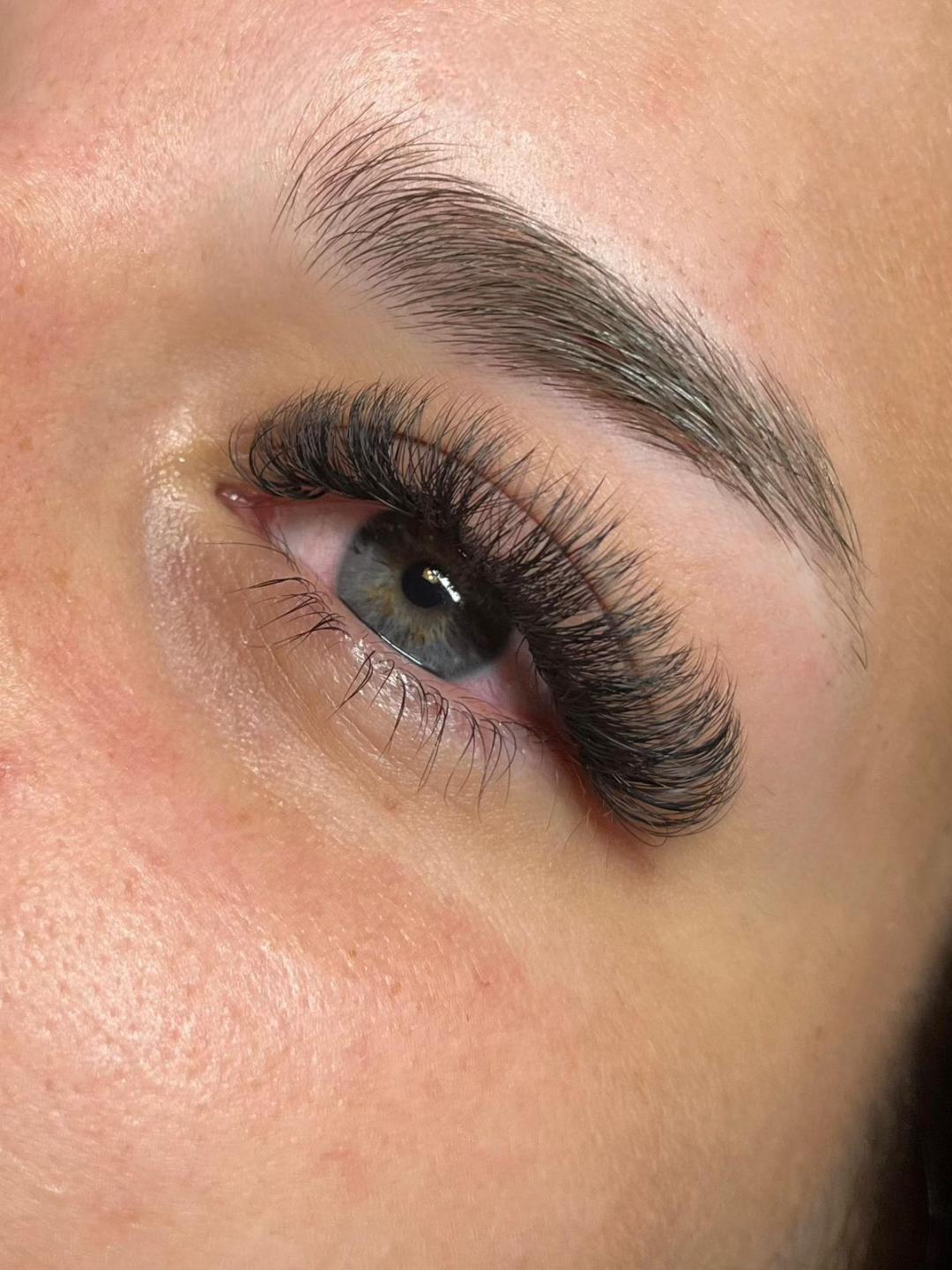 Glow Differently #zagreb Nadogradnja trepavica Ugradnja volumen trepavica