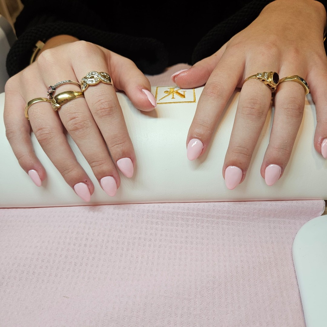 Moje vrijeme #zagreb Manikura Manikura + ugradnja soft gel tipsi 90'