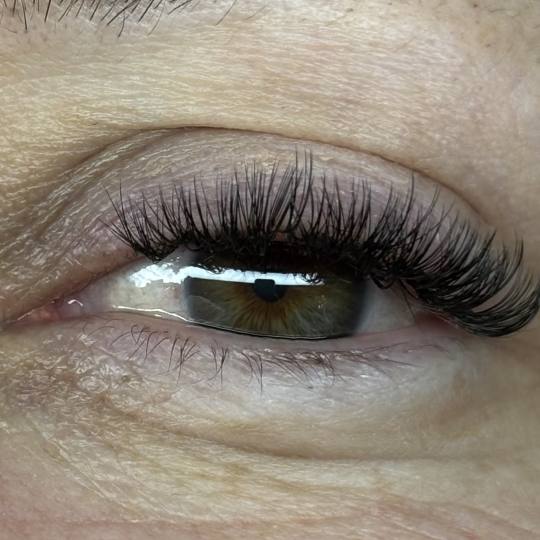 Sis Beauty Room #zagreb Nadogradnja trepavica Ugradnja volumenskih trepavica