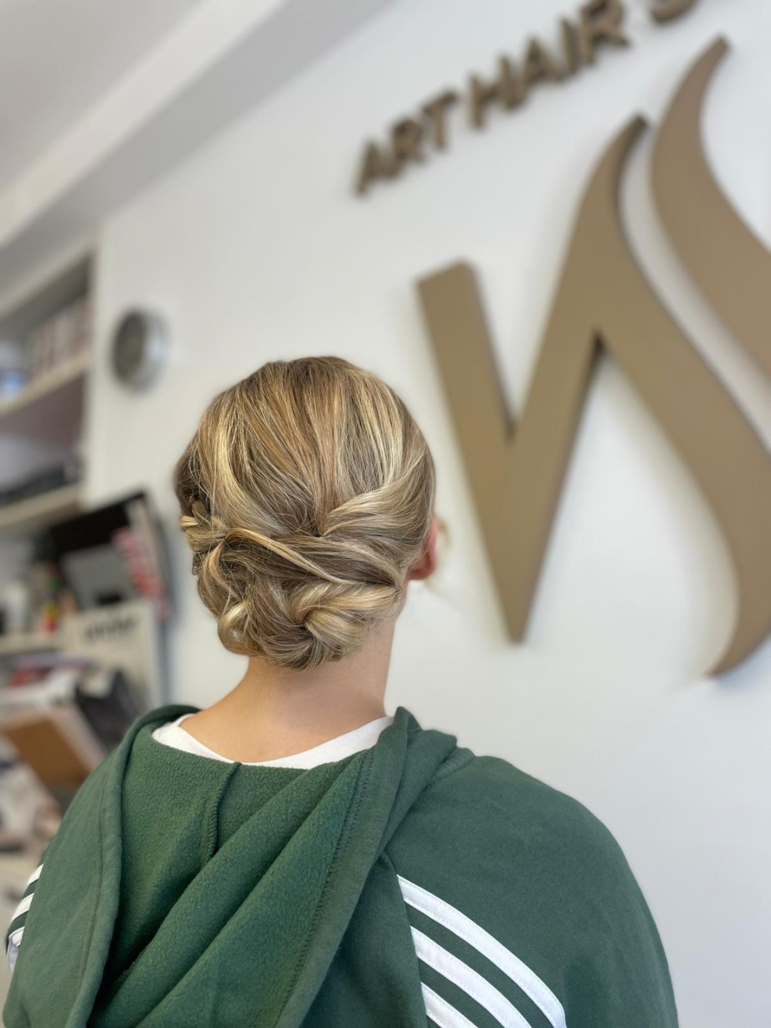 Frizerski salon W #zagreb Svečane i frizure za svadbu Svečana frizura - duga kosa