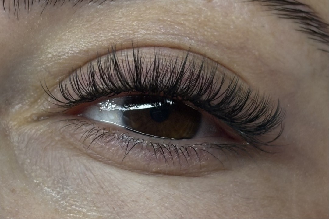 Sis Beauty Room #zagreb Nadogradnja trepavica Ugradnja volumenskih trepavica