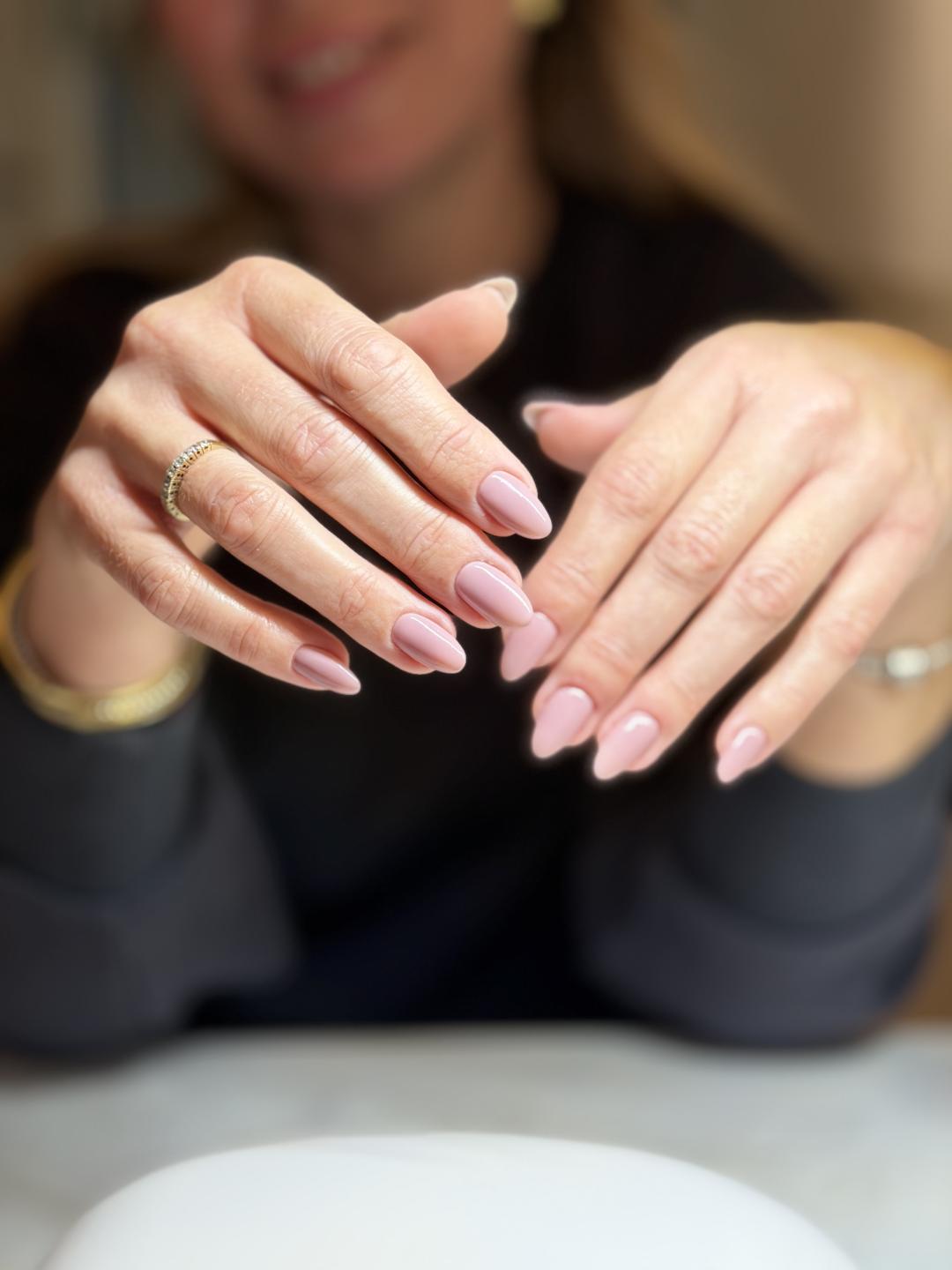 Manikura + gel na prirodne nokte - M dužina - Manikult, Zagreb Manikura Nokti Manikura, Zagreb, Maksimir