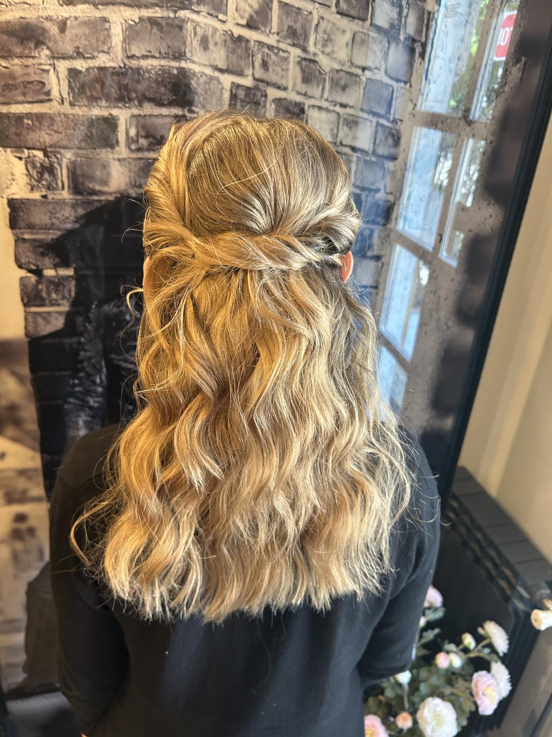 Frizerski salon M #zagreb Svečane i frizure za svadbu Svečana frizura - duga kosa