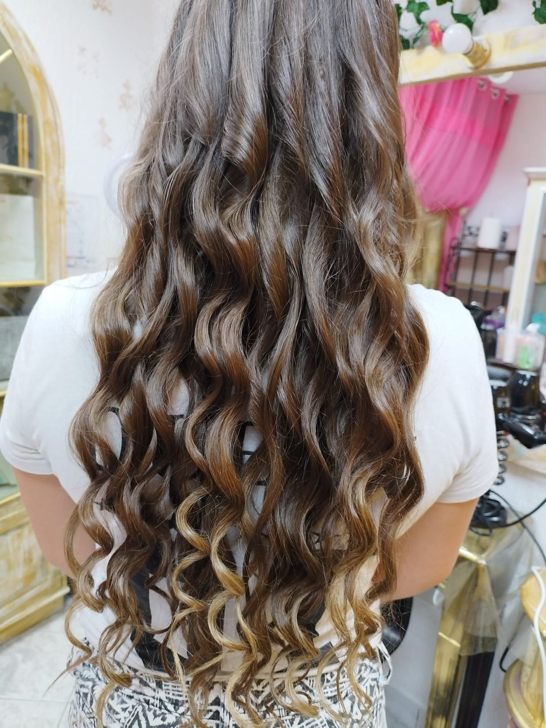 Paint Bar Joy #zagreb Uvijanje, kovrče i valovi Valovi / lokne - kosa cijela leđa