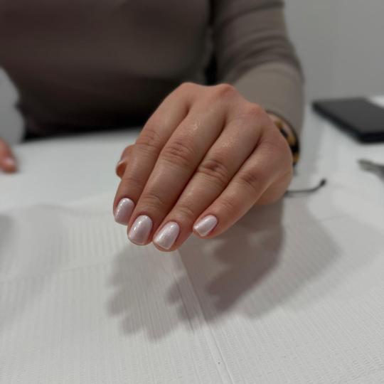Velvet Aura #zagreb Trepavice Gradivni trajni lak + manikura Lice