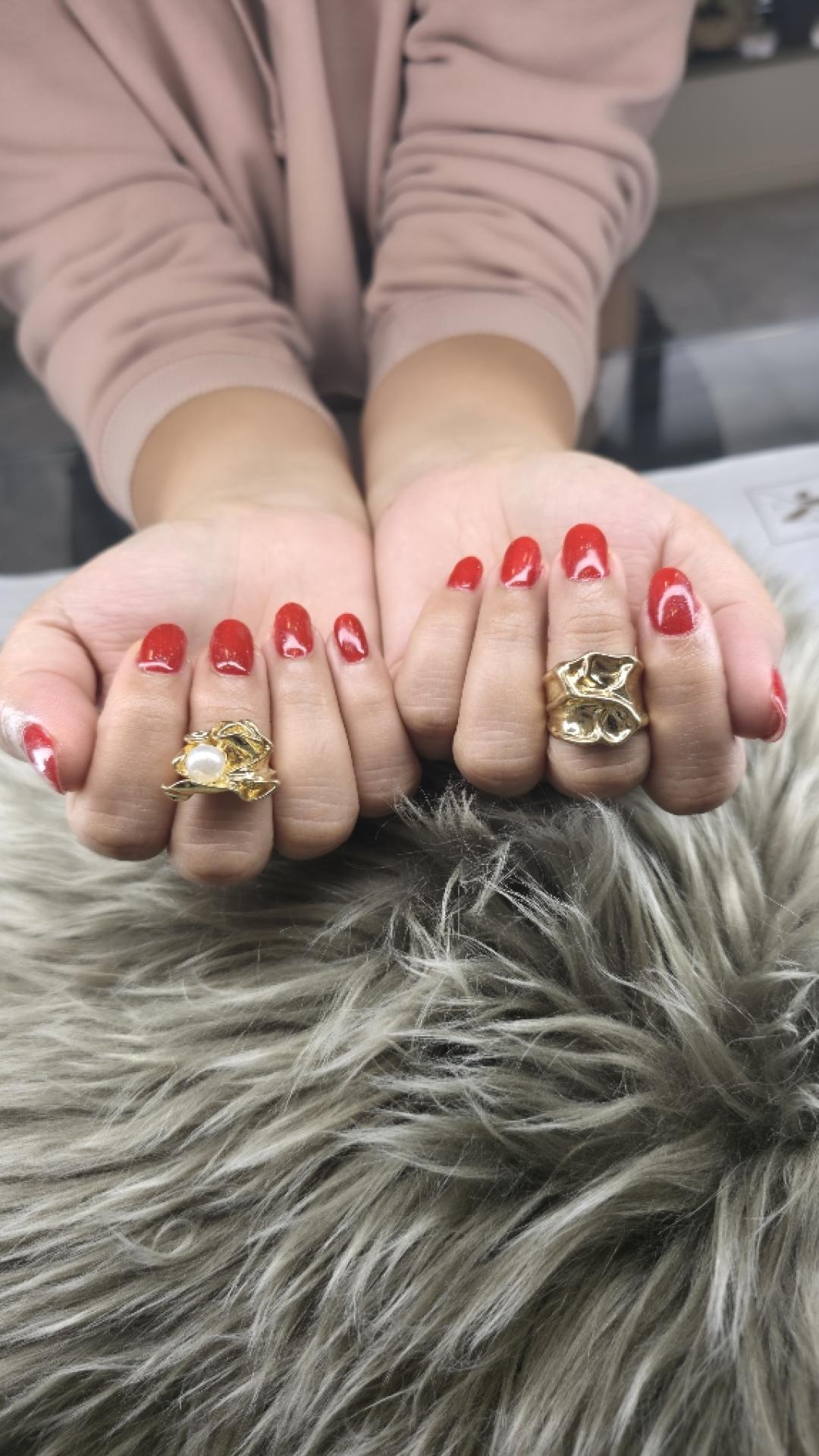 Aura - Zagreb #zagreb Manikura Manikura + trajni lak + parafinska kupka