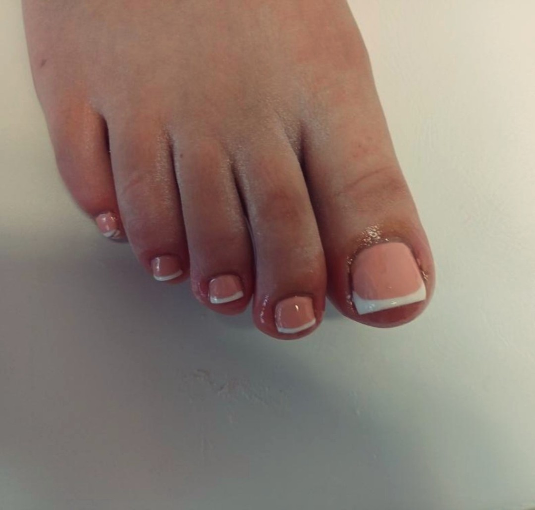 Estetska njega stopala + trajni lak - Medusa, Osijek Estetska pedikura Nokti Estetska pedikura, Osijek, Centar