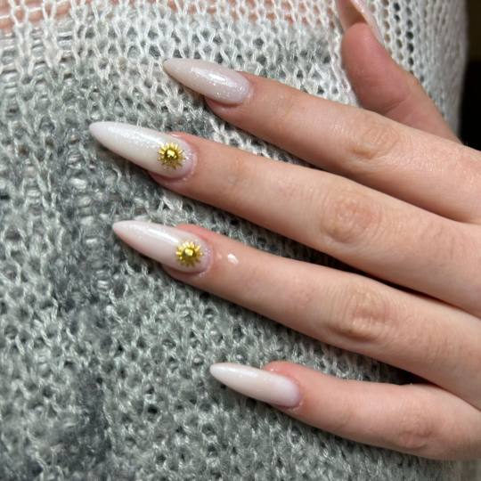 Glow Differently #zagreb Nadogradnja noktiju Ugradnja noktiju - M dužina