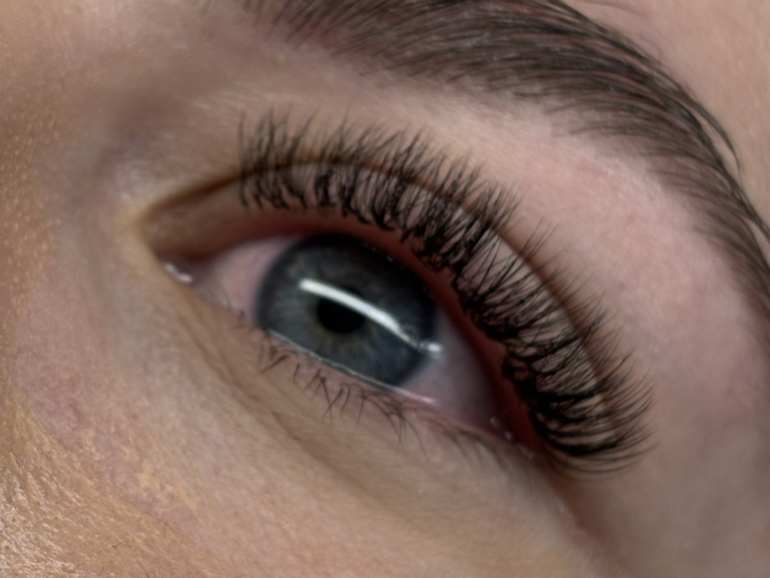 Ugradnja volumenskih trepavica - Sis Beauty Room, Zagreb Nadogradnja trepavica Lice Nadogradnja trepavica, Zagreb, Donji grad - Centar