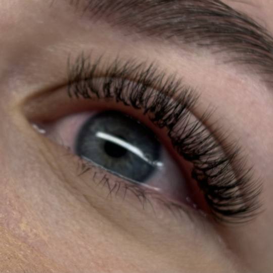 Sis Beauty Room #zagreb Nadogradnja trepavica Ugradnja volumenskih trepavica