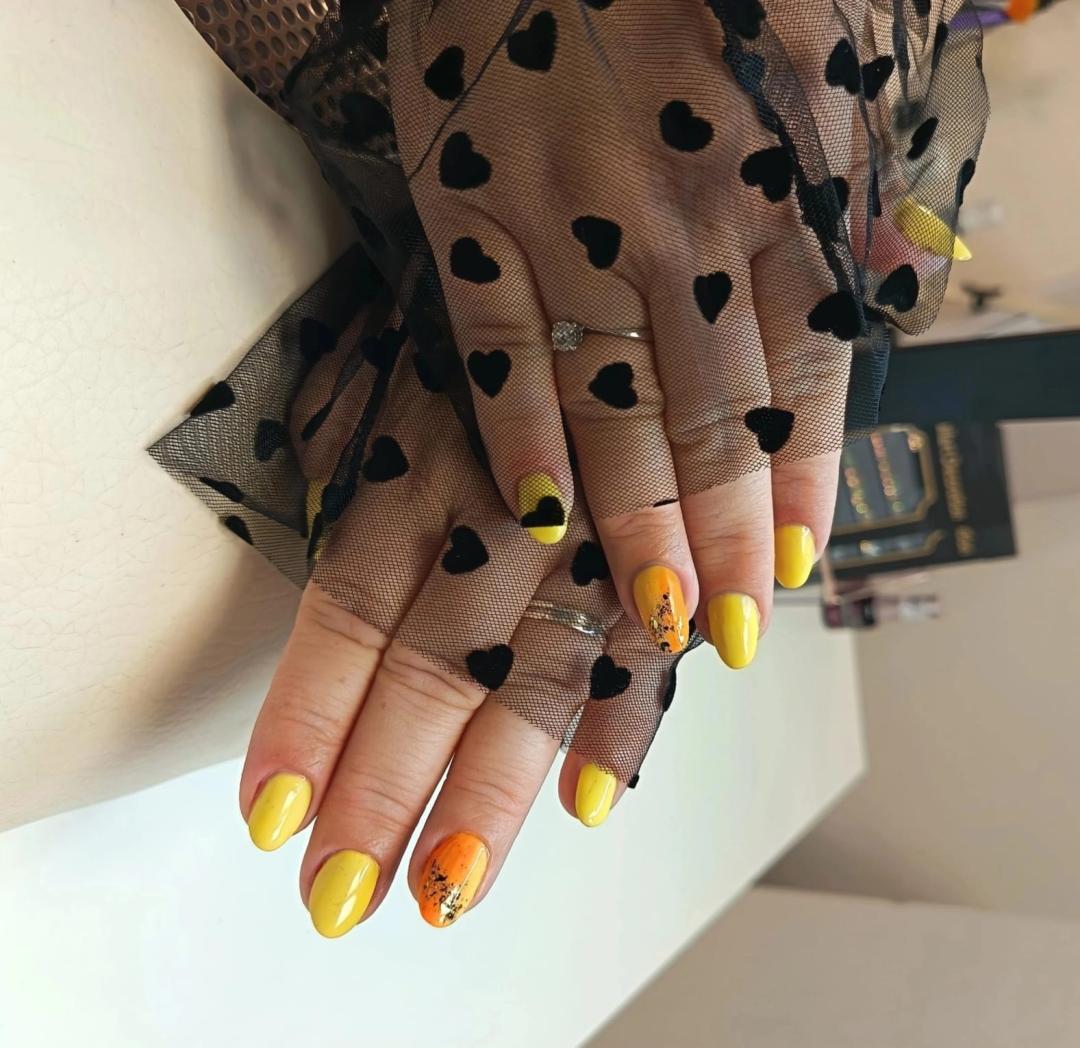 Comby manikura + trajni lak - Alum beauty studio, Rijeka Manikura Nokti Manikura, Rijeka, Centar