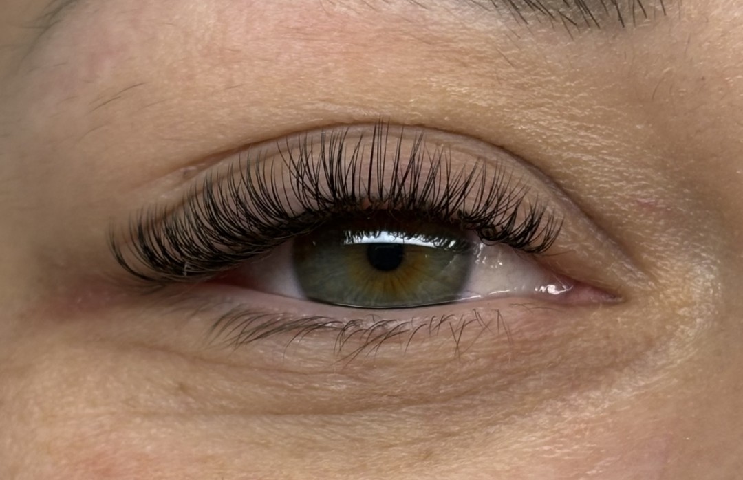 Sis Beauty Room #zagreb Nadogradnja trepavica Ugradnja volumenskih trepavica