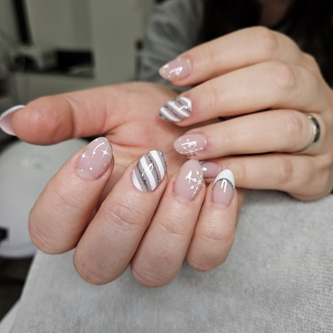 Beauty & Bliss #zagreb Korekcija noktiju Korekcija noktiju gelom - S dužina