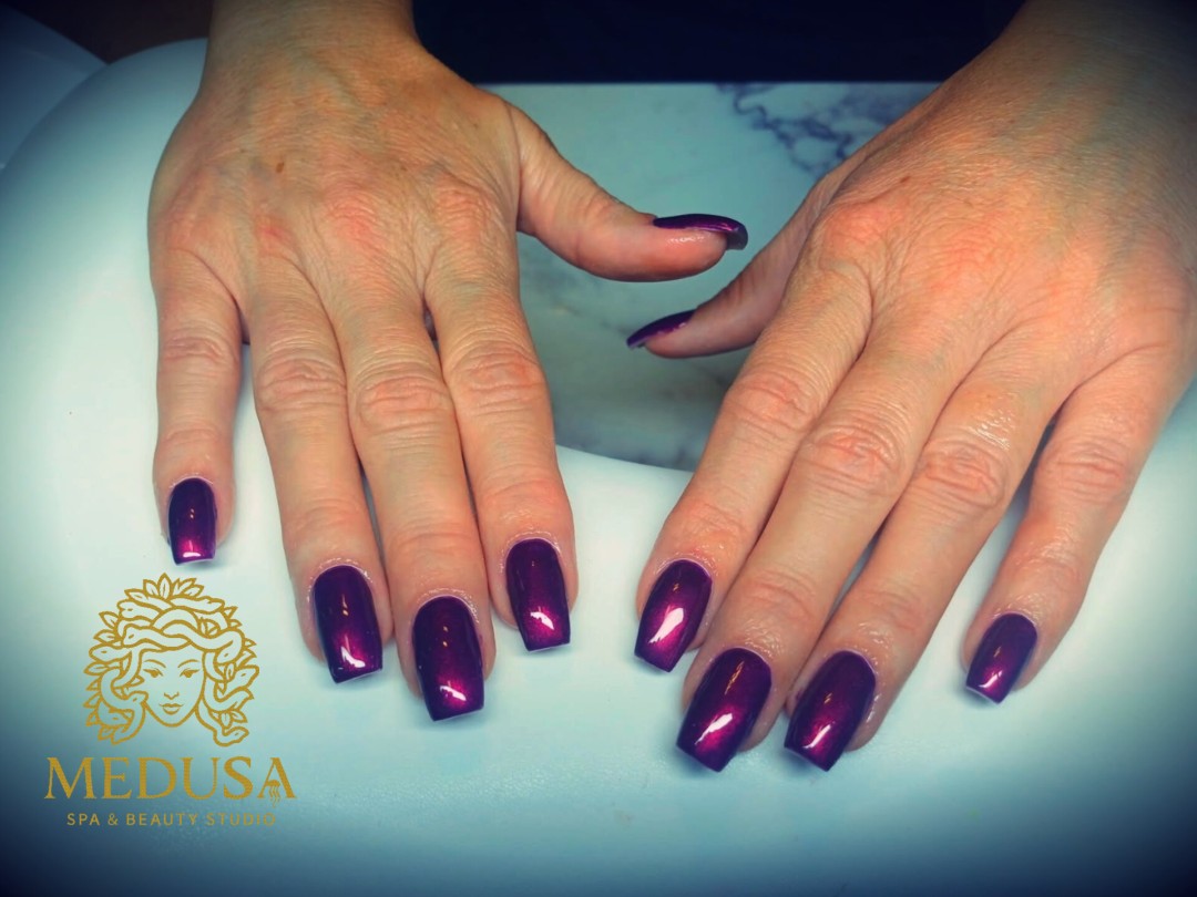 Nadopuna noktiju - M dužina - Medusa, Osijek Izlivanje noktiju Nokti Izlivanje noktiju, Osijek, Centar