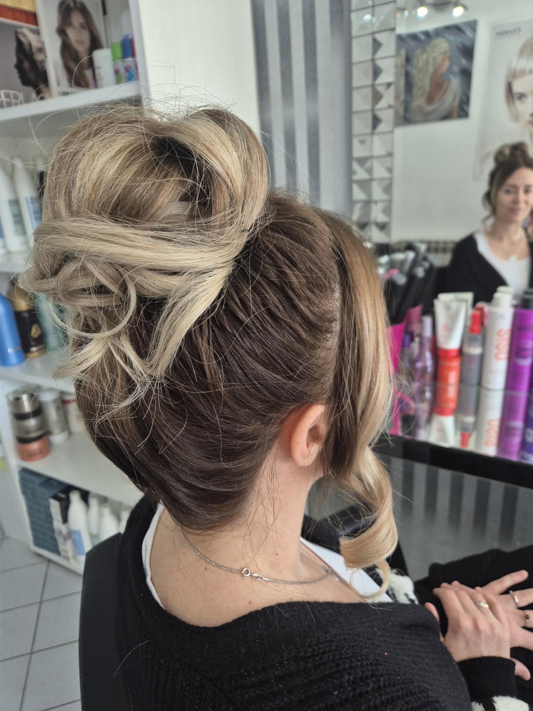 Svečana frizura - ekstra duga kosa - Frizerski studio Blondy, Križ Svečane i frizure za svadbu Frizerski saloni Svečane i frizure za svadbu, Križ, Centar