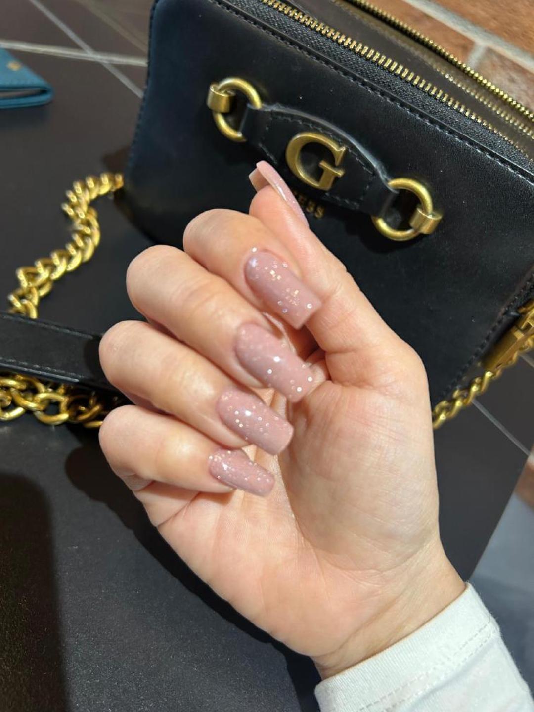 Femelle studio #zagreb Korekcija noktiju Gel nadopuna noktiju M-L dužina