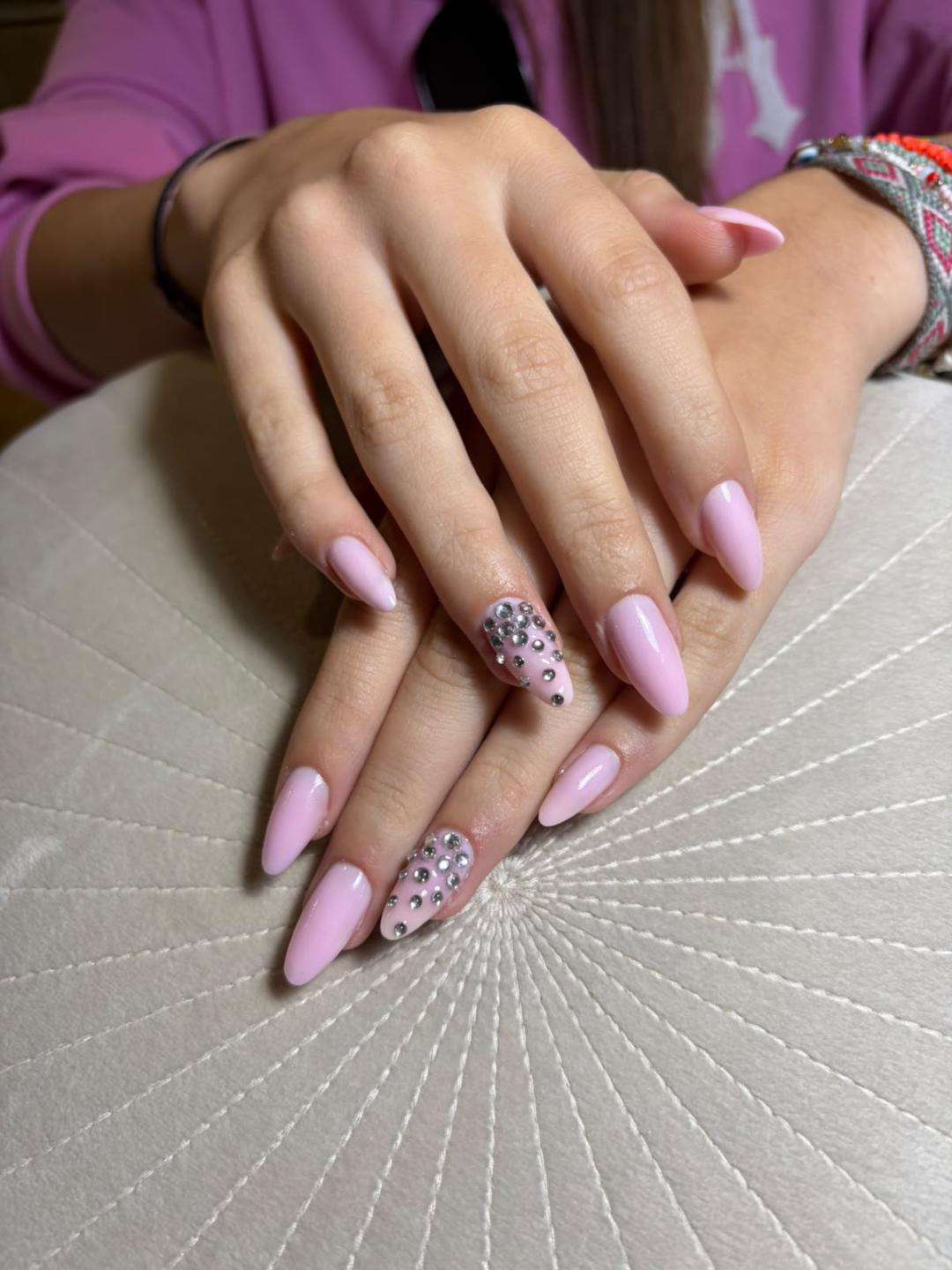 Glow Differently #zagreb Ukrašavanje noktiju Nail art jednostavan - po noktu