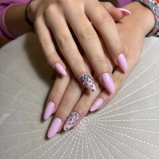 Glow Differently #zagreb Ukrašavanje noktiju Nail art jednostavan - po noktu