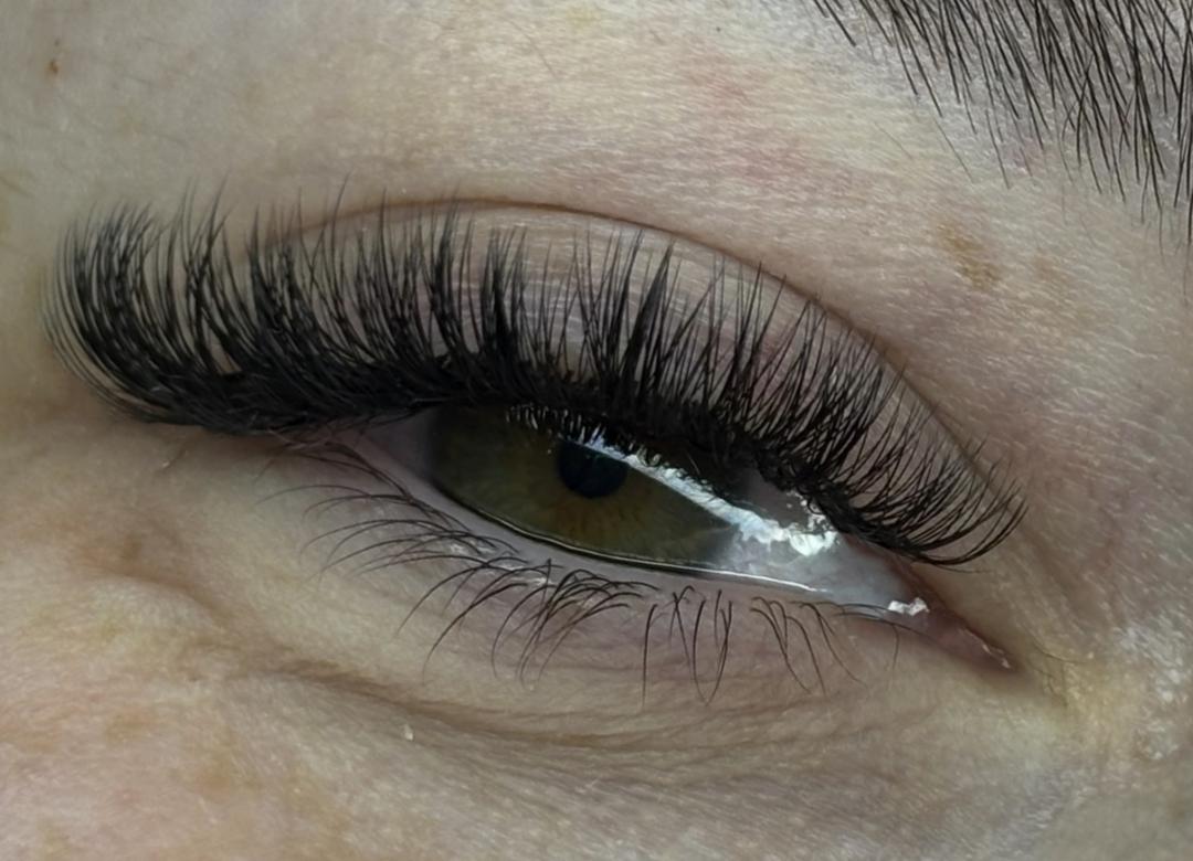 Ugradnja volumenskih trepavica - Sis Beauty Room, Zagreb Nadogradnja trepavica Lice Nadogradnja trepavica, Zagreb, Donji grad - Centar