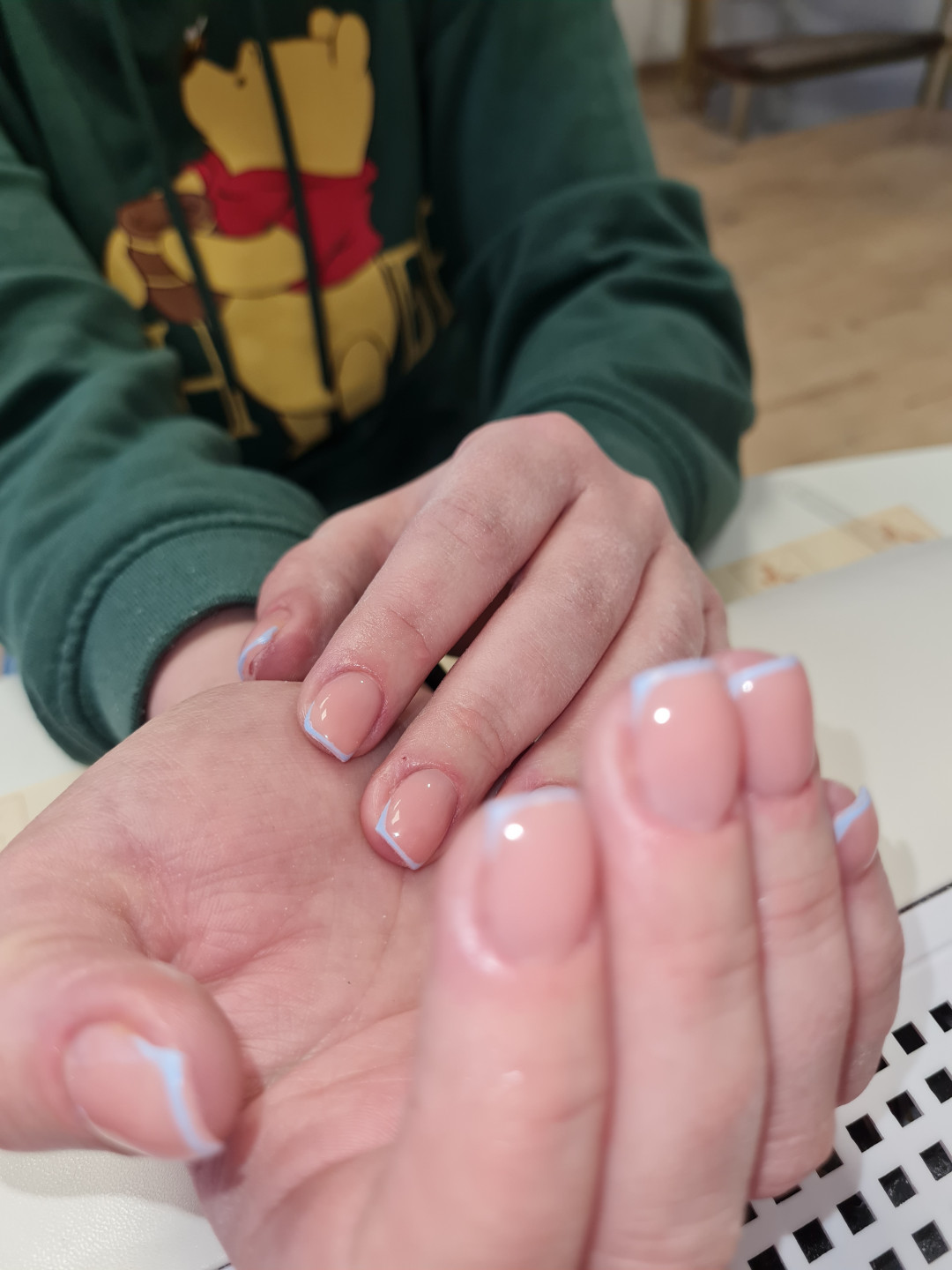 Chic Beauty West #zagreb Lakiranje noktiju Ugradnja noktiju gelom + Combry manikir - S dužina noktiju