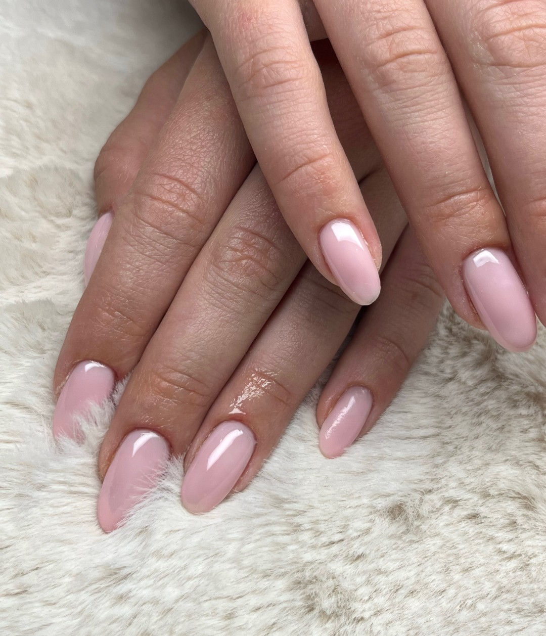 Mia’s Beautique #zagreb Manikura Gradivni trajni lak - ruke