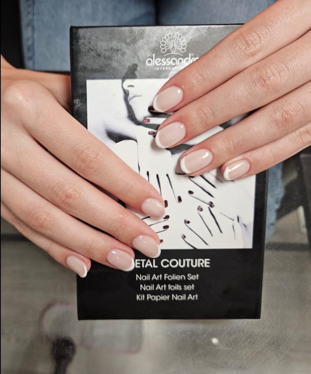 Cosmoderm & Centar Estetica #zagreb Nadogradnja noktiju Ugradnja / produžavanje noktiju tipse / šablone S dužina