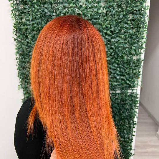 Jo #split Bojanje kose Bojanje cijele dužine + feniranje - kosa srednje dužine Izradila: Lucija