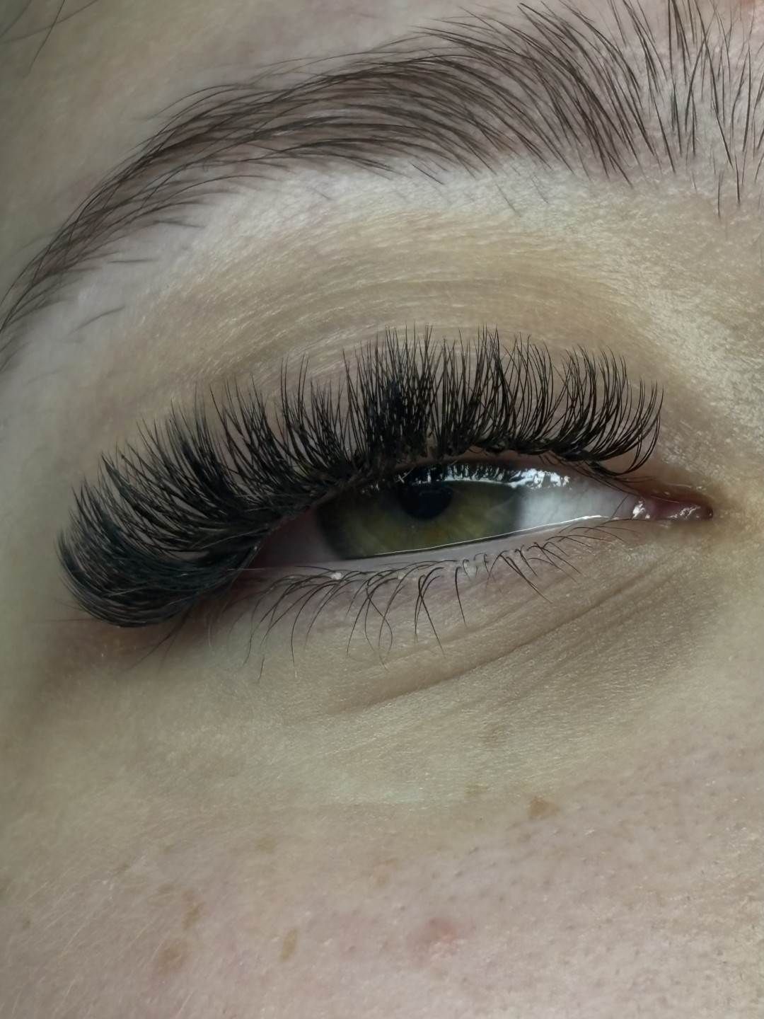 Sis Beauty Room #zagreb Nadogradnja trepavica Ugradnja volumenskih trepavica