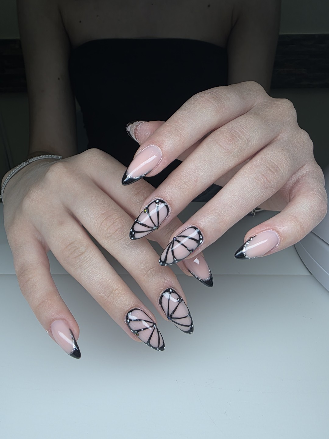 Ugradnja noktiju gelom - 3-6 dužina - Tinails, Zagreb Nadogradnja noktiju Nokti Nadogradnja noktiju, Zagreb, Gornja Dubrava