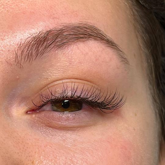 Glow Differently #zagreb Nadogradnja trepavica Ugradnja klasičnih trepavica