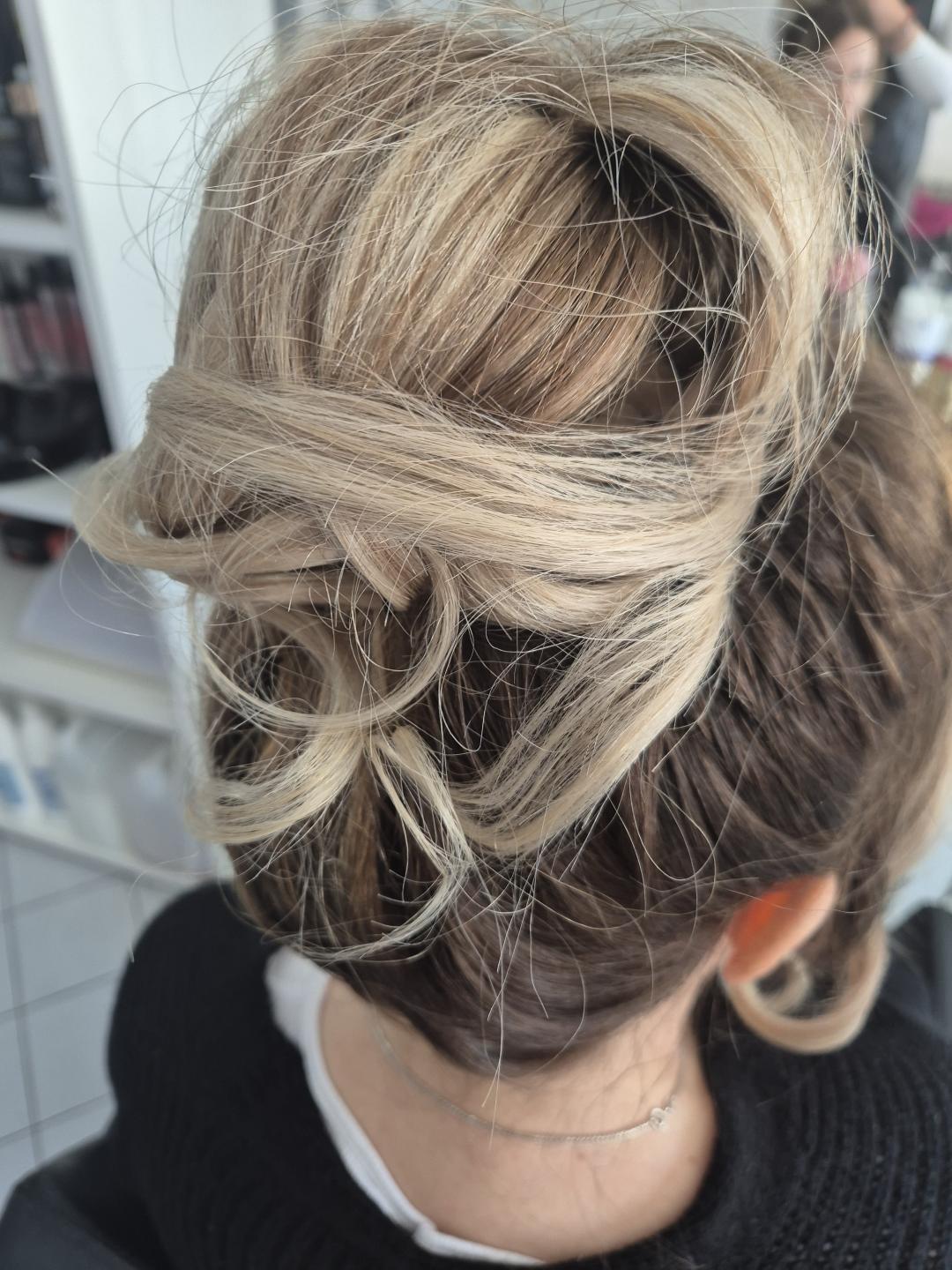 Svečana frizura - ekstra duga kosa - Frizerski studio Blondy, Križ Svečane i frizure za svadbu Frizerski saloni Svečane i frizure za svadbu, Križ, Centar