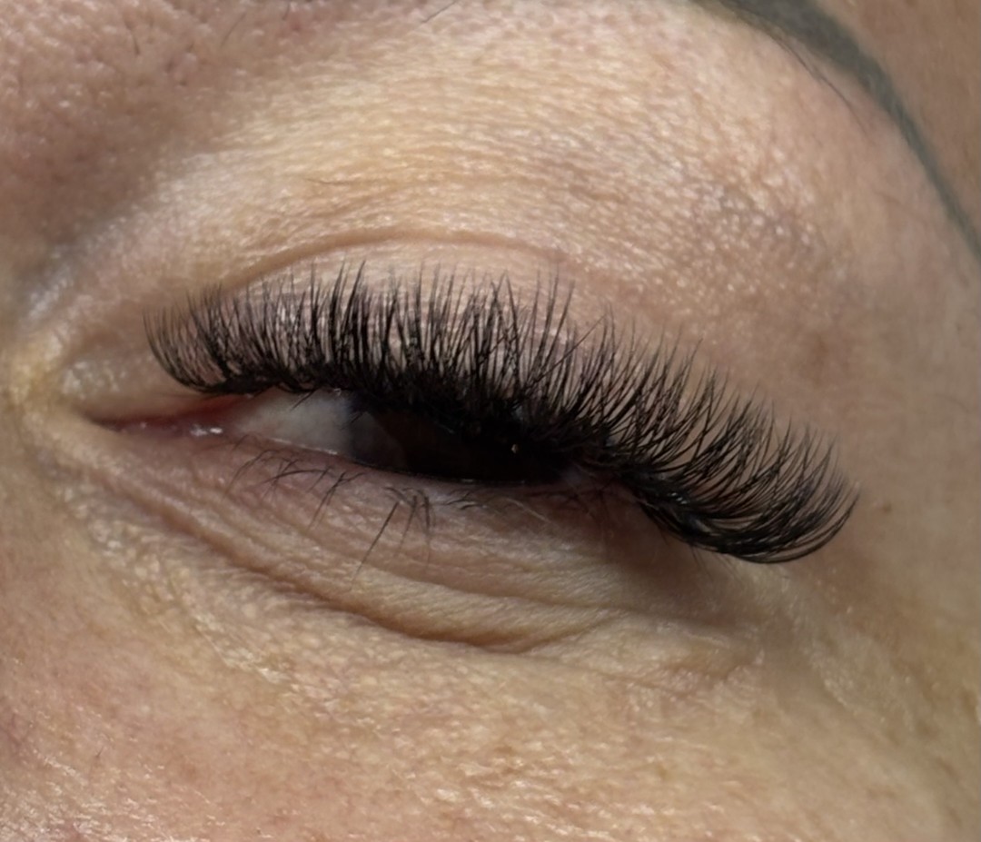 Sis Beauty Room #zagreb Nadogradnja trepavica Ugradnja volumenskih trepavica