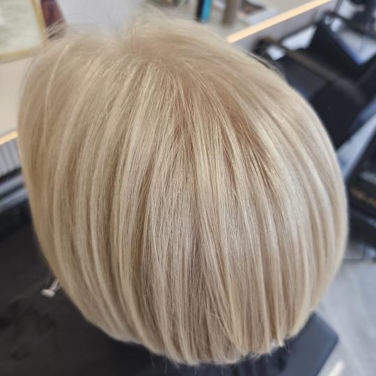 Frizana #zagreb Pramenovi Bojanje kose + šišanje + frizura - S Profesionalna usluga bojanja, šiš