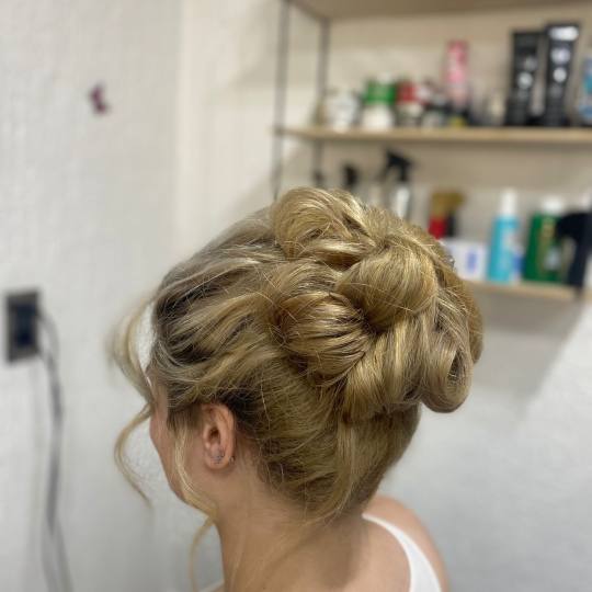 Studio Lara #velika-gorica Svečane i frizure za svadbu Svečana frizura polukopčana - duga kosa