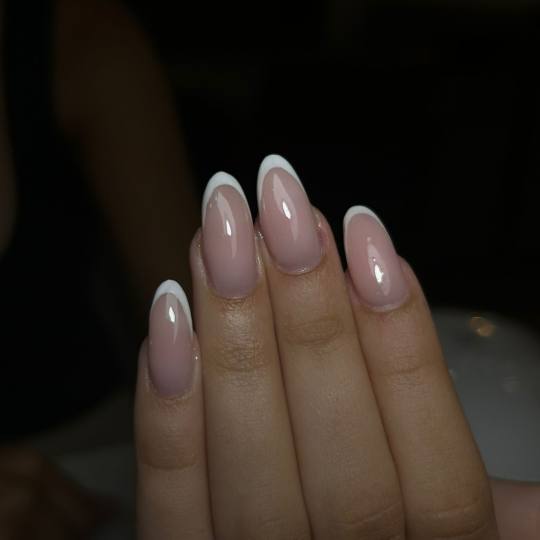 Glow Differently #zagreb Nadogradnja noktiju Ugradnja noktiju - M dužina