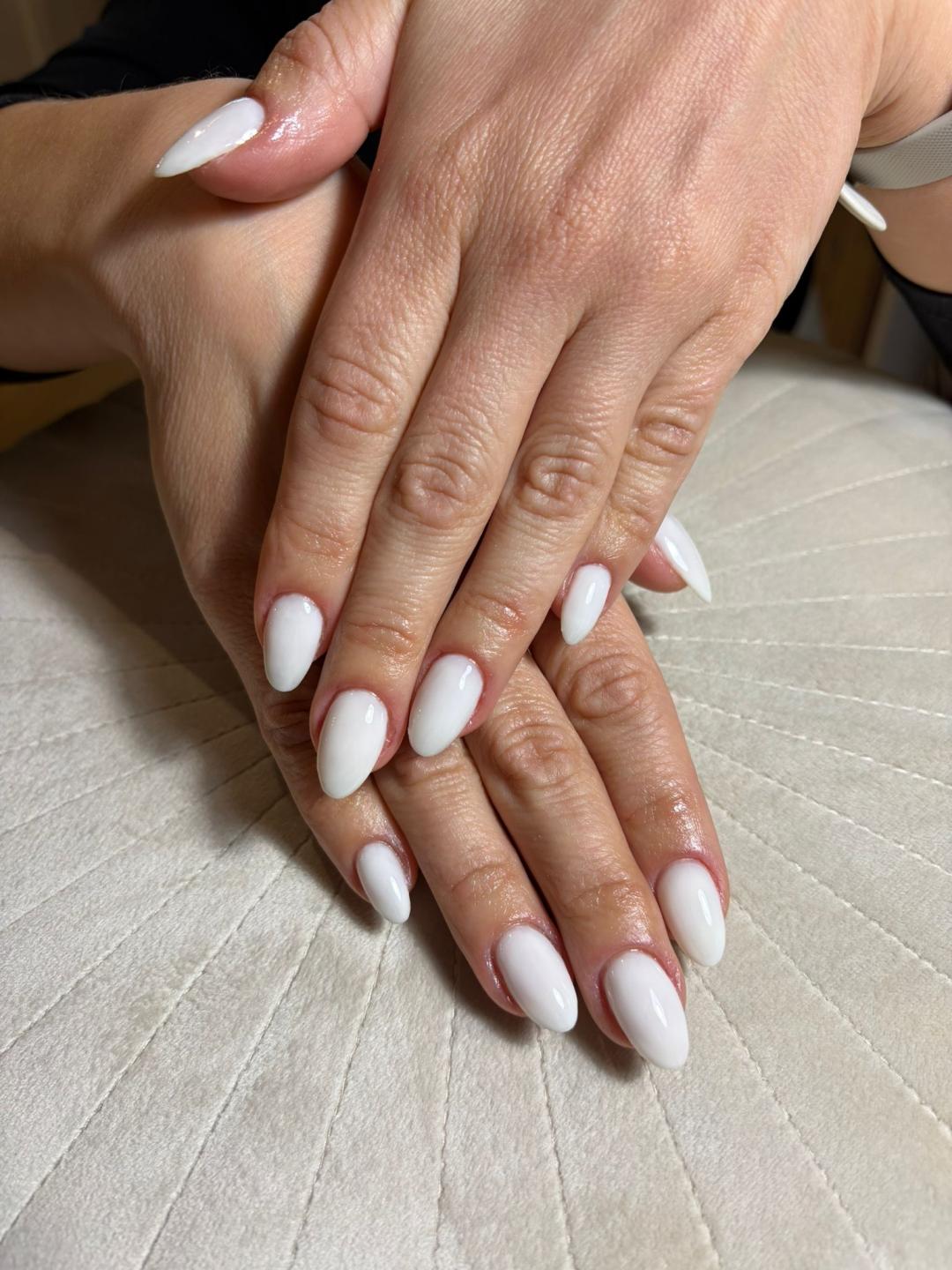 Glow Differently #zagreb Nadogradnja noktiju Ugradnja noktiju - M dužina