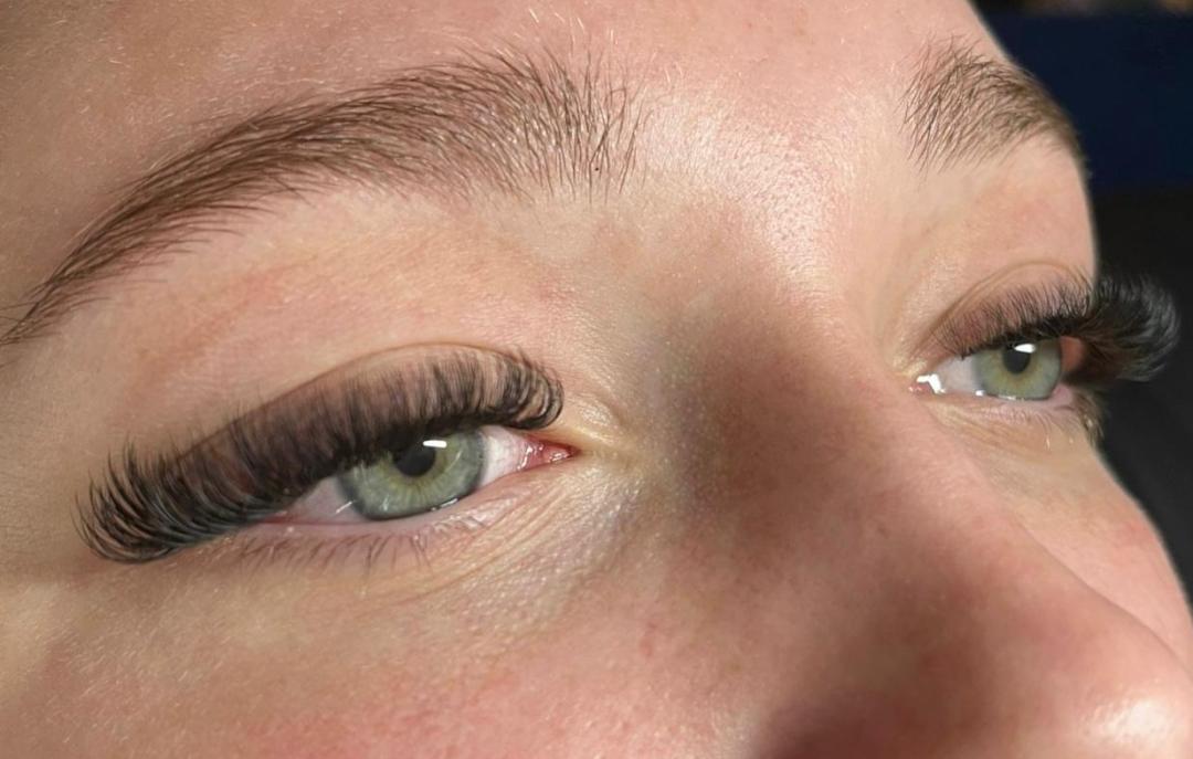 Glow Differently #zagreb Nadogradnja trepavica Ugradnja volumenskih trepavica