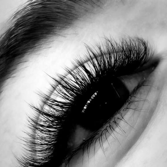 IvaBelle beauty #zagreb Nadogradnja trepavica Nadopuna volumenskih / hibridnih trepavica - do 2 tjed