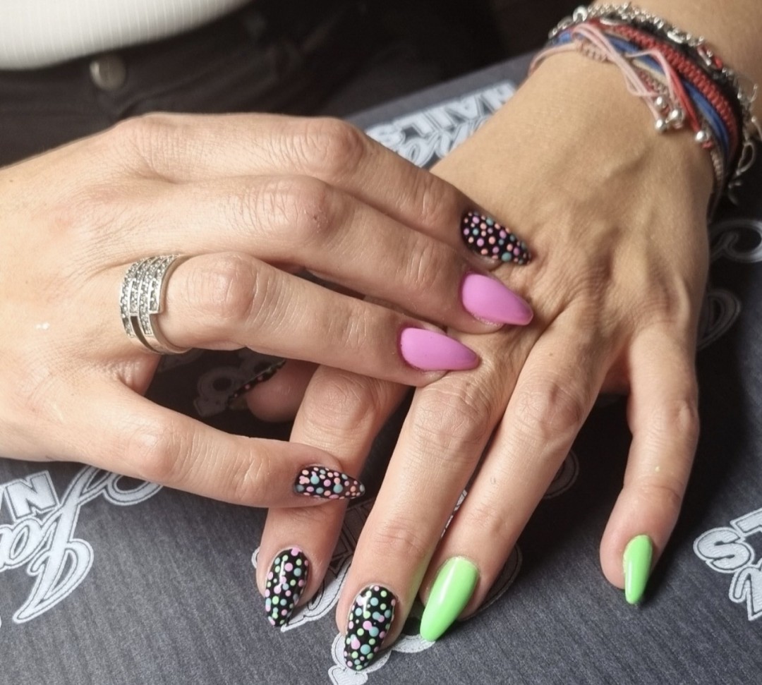 Beauty studio L #zagreb Nadogradnja noktiju Ugradnja noktiju dužina S/M