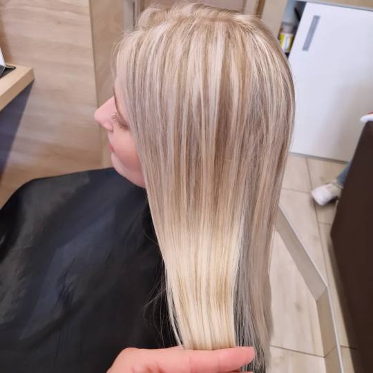 Frizerski salon W #zagreb Pramenovi Dvobojni pramenovi na foliju cijele glave - ekstra duga kosa