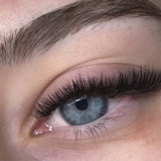 MOELL beauty #zagreb Nadogradnja trepavica Ugradnja volumenskih trepavica