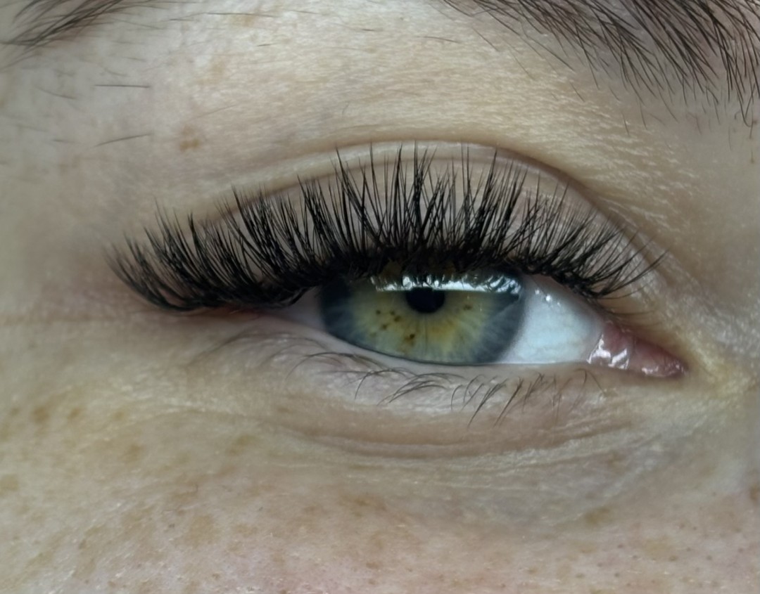 Sis Beauty Room #zagreb Nadogradnja trepavica Ugradnja volumenskih trepavica