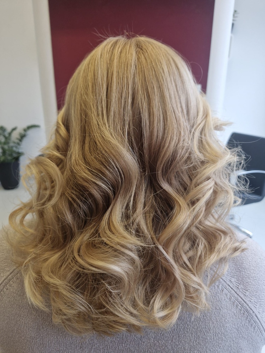 Lucy Lu #zagreb Bojanje kose Bojanje izrasta - sve dužine kose