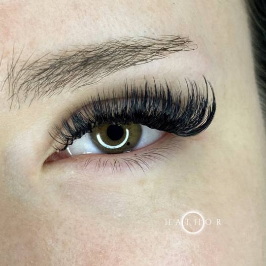 Hathor beauty room #zagreb Nadogradnja trepavica Ugradnja trepavica - ruski volumen Ruski volumen