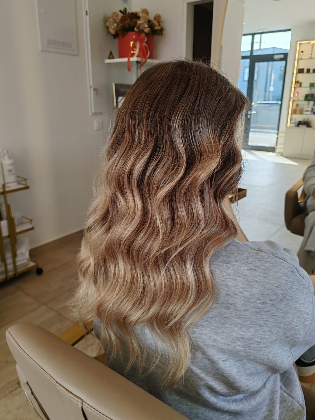 SABRINA STRIJA BEAUTY & SPA #zagreb Uvijanje, kovrče i valovi Pranje kose + hollywoodski valovi - duga kosa